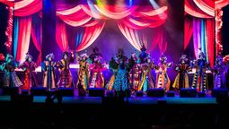 altText(La Gran Muñeca se puso el traje de candidata)}