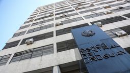 altText(BCU obliga a financiera a detener las retenciones de salarios y pasividades)}