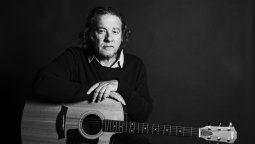 altText(Roy Berocay, la lluvia, los paraguas, las canciones)}