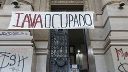 altText(Estudiantes del IAVA ocuparon nuevamente el centro educativo)}