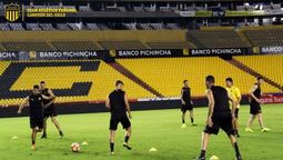 altText(El plantel de Peñarol viaja al mediodía a Quito)}