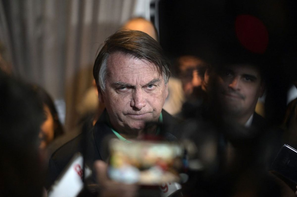 Jair Bolsonaro a prisión domiciliaria.