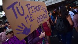 altText(Mujeres combativas contra el hambre y la corrupción)}