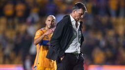 altText(Acusaron a entrenador uruguayo de filtrar información a su clásico rival)}