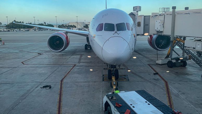 Controladores aéreos levantan medidas y vuelven a negociar