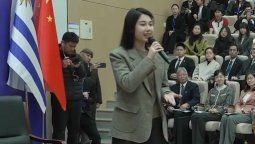 altText(Orsi se emocionó en Pekín con una canción interpretada por una estudiante china)}