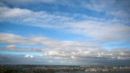 altText(Cesó la advertencia meteorológica: cielo cubierto y vientos del este según Inumet)}