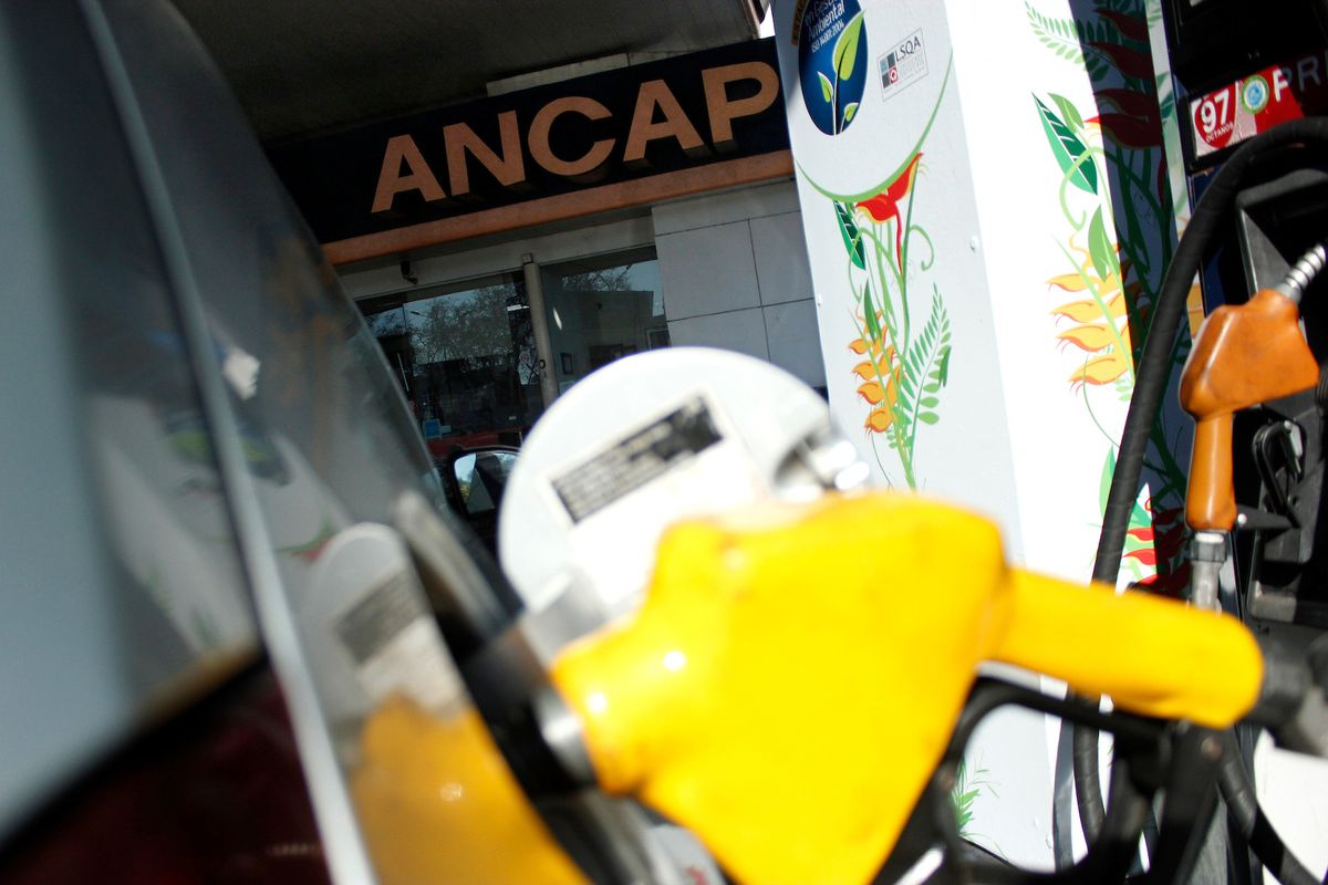 Ursea recomienda aumentar el precio de los combustibles para febrero. El Ejecutivo analiza la situación y resolverá si hay una suba o decide mantenerlos.