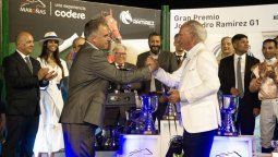 altText(Yamandú Orsi encabezó la gala del Gran Premio Ramírez en el Hipódromo Nacional de Maroñas)}