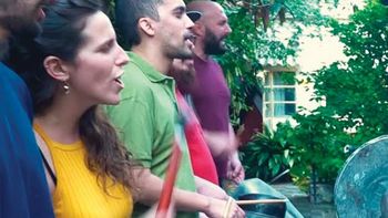 Con olla y redoblante: “Vamos a la plaza para dar batalla”