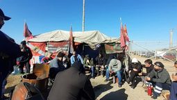 altText(Carpa de los trabajadores del mar en huelga (Video))}