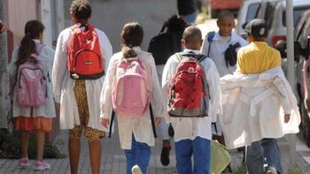 Denuncian que Primaria no permite repetir plato de comida a escolares para evitar obesidad