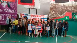 altText(Cubanos y uruguayos unidos contra el bloqueo a Cuba)}