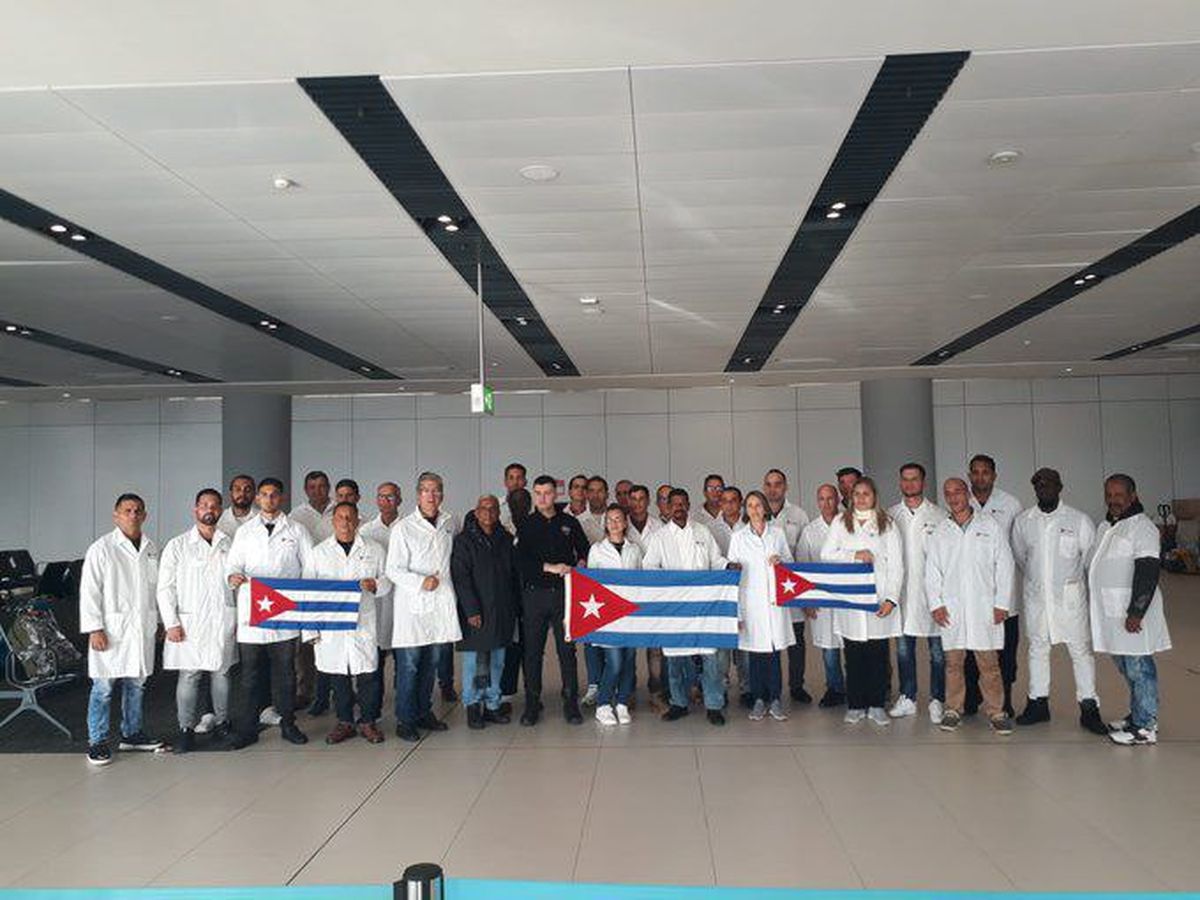 Médicos y personal de salud cubanos se encuentran en Turquía para colaborar tras el terremoto del 6 de febrero. 