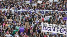 altText(Pit-Cnt convocó a un paro general femenino para este 8M)}