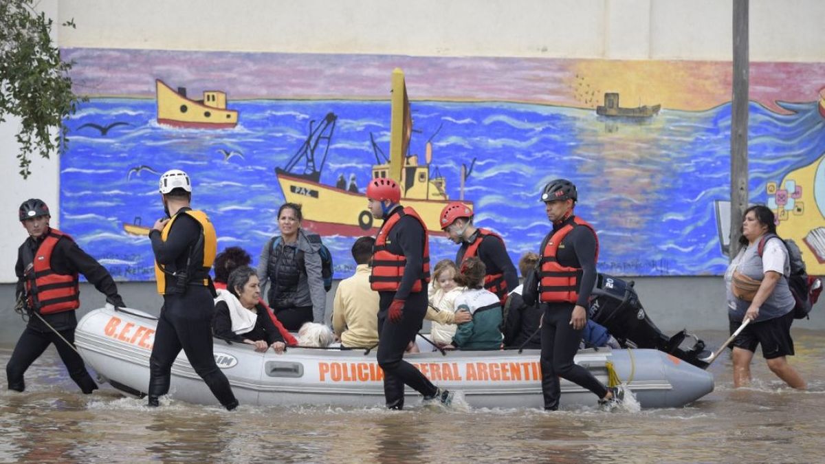 Sigue la búsqueda de desaparecidos por inundaciones en el sur de Buenos Aires.