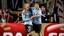 altText(El mensaje de Forlán a Suárez ante el partido de esta noche)}