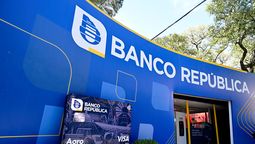 altText(BROU presentó en la Expo Prado una tarjeta exclusiva para el sector agropecuario)}