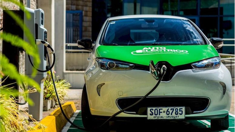 ¿Por qué los autos eléctricos se cambian tres veces más rápido que los de gasolina?