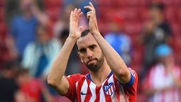 altText(Emocionada despedida de Godín del Atlético de Madrid)}