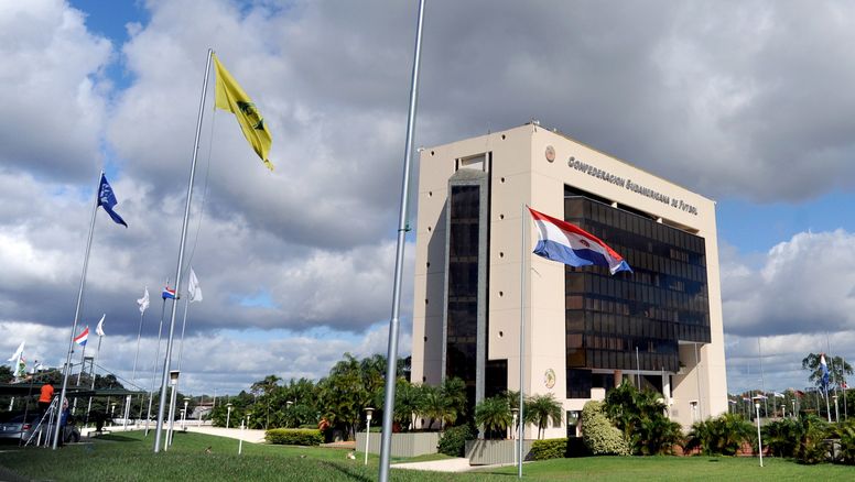 Conmebol desmiente comunicado de descalificación de Independiente y Universidad de Chile
