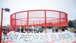 altText(Inauguraron nueva plaza en Piedras Blancas con equipamiento de primer nivel)}