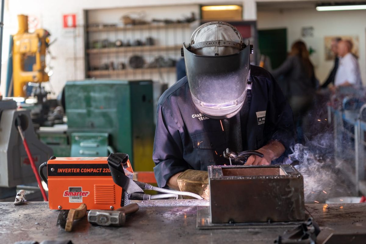 La UTU ofrece 600 carreras o cursos cortos. La UTU ofrece 600 carreras o cursos cortos.
