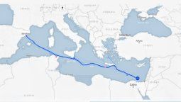 altText(La flotilla avanza asediada por Israel, si no la interceptan esta noche, llegaría a Gaza mañana)}