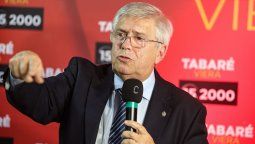 altText(Lo traicionó el subconsciente: Tabaré Viera pidió votar por Yamandú Orsi)}