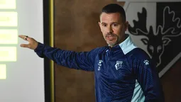 altText(Liverpool anunció a su nuevo DT: llega desde Europa junto a un histórico del club)}