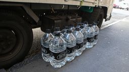 altText(Embajada rusa donó 2,8 toneladas de agua potable a Uruguay)}