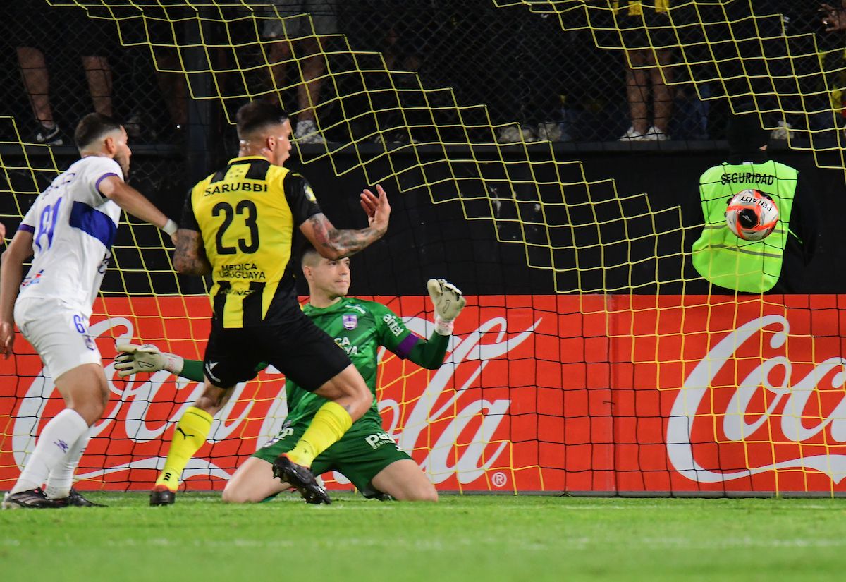 Dos goles de Lucas Hernández para el triunfo.