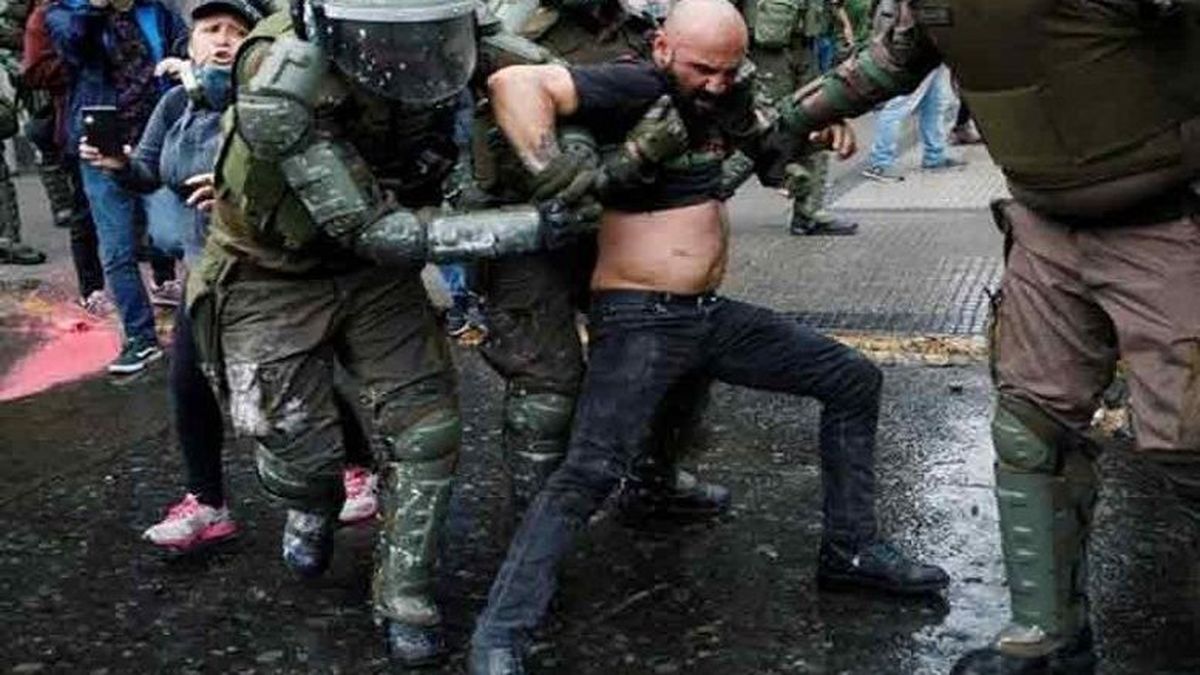 Fiscalía chilena formalizará al carabinero que atropelló a un manifestante