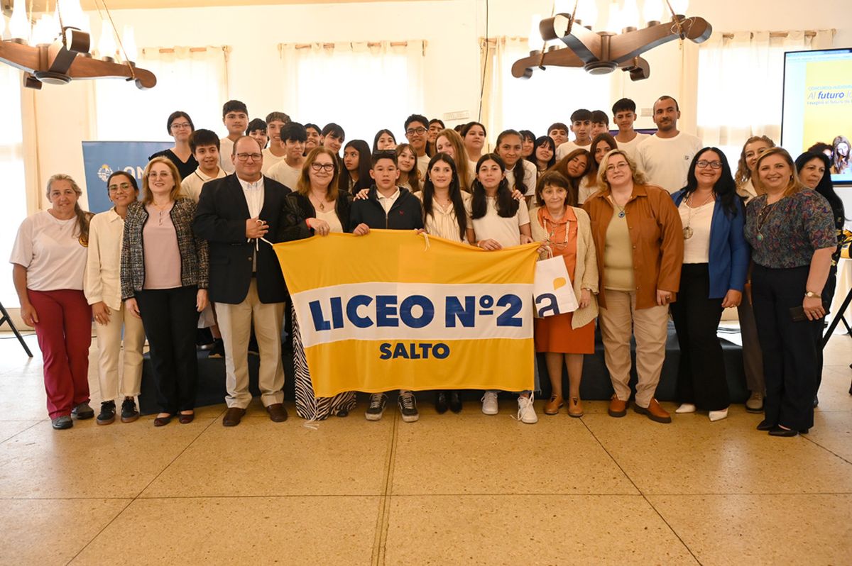 Estudiantes de Salto y Artigas ganaron el concurso Al futuro lo hacemos todos