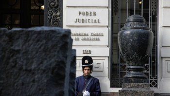 Una jueza fue destituida por consumir drogas en audiencias judiciales
