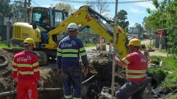 Siniestro laboral en obra de saneamiento: un trabajador rescatado tras desmoronamiento en Casabó