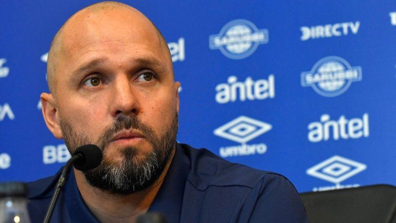 Viera pidió paciencia y aseguró que el período de pases no está cerrado para Nacional