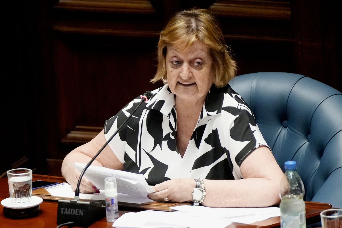 Liliam Kechichian en la Cámara de Senadores del Palacio Legislativo en Montevideo.