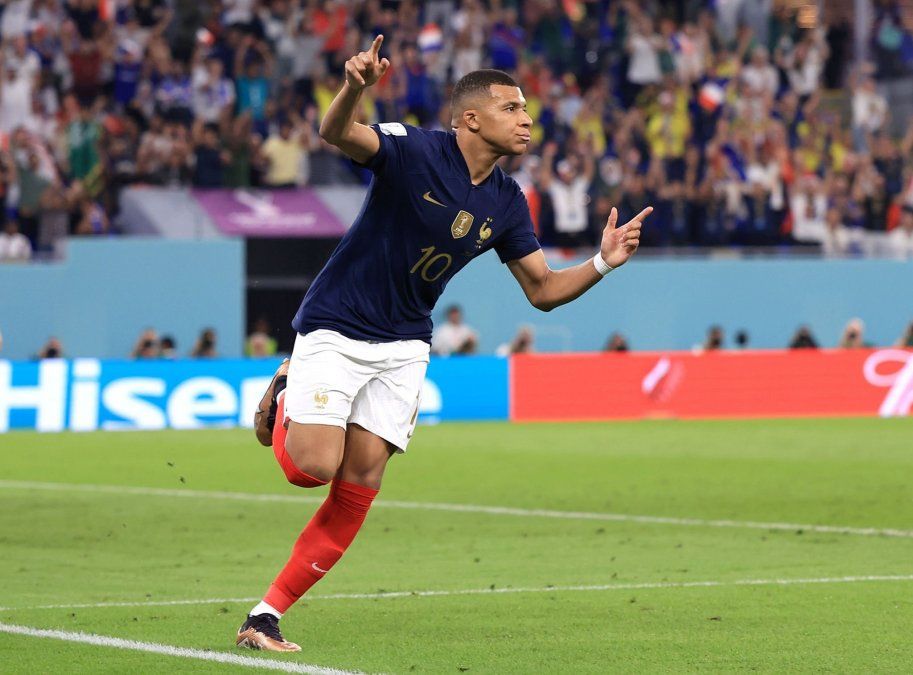 Kylian Mbappé marcó los dos tantos para la victoria de Francia frente a Dinamarca.