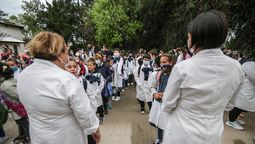altText(Maestros paran por 24 horas tras la agresión a una docente por parte de un colega)}