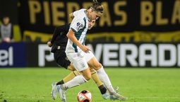 altText(A domicilio: Racing le ganó a Peñarol en su casa y le arrebató la cima de la Tabla)}