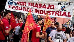 altText(Sindicatos industriales realizan paro parcial en reclamo de medidas para la industria nacional)}