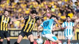 altText(Por dos a cero Peñarol derrotó a Cerro en la primera fecha)}
