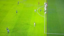 altText(Ruglio pateó el tablero)}