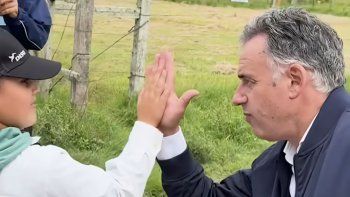 Yamandú Orsi saludó a estudiantes.