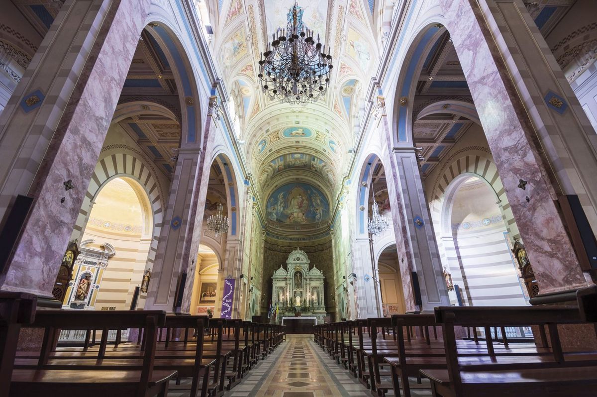 Catedral Basílica de Florida donde Gustavo Basso iba a rezar y su párraco fue damnificado por Conexión Ganadera.