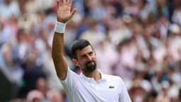 altText(Djokovic sufrió pero se colocó entre los mejores ocho de Wimbledon)}