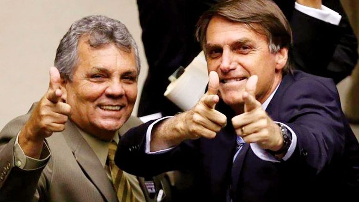 Bolsonaro despidió a 300 funcionarios identificados con el PT