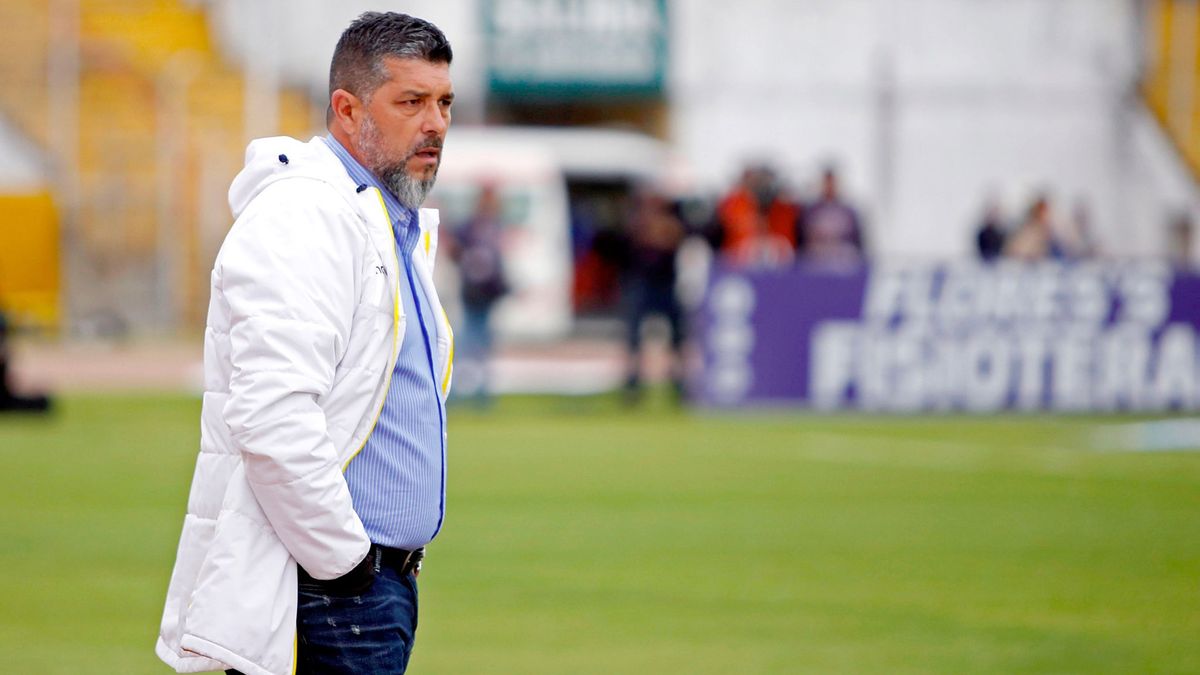 Leonardo Ramos apunta alto y buscará tener un contacto con Edinson Cavani y Martín Cáceres para saber si les interesa jugar en Peñarol.