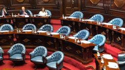 altText(Protesta Institucional de los senadores frenteamplistas que no ingresaron  a sala)}